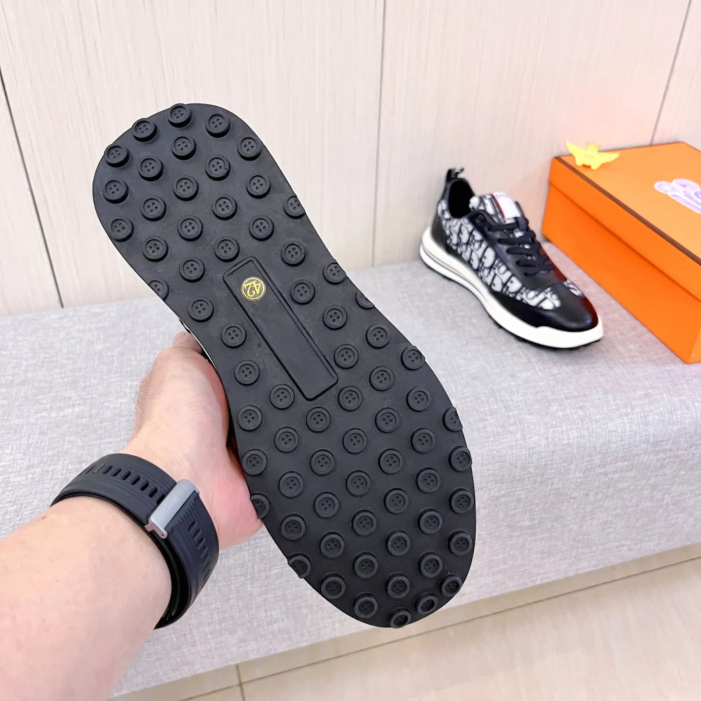 🚘🚘Factory batch 440 men's shoes💰[Dior]🔥Men's high-end brand of shoes official website 1:1 latest masterpiece: the upper is made of Italian imported first-layer cowhide with a comfortable and breathable lining➕original non-slip and wear-resistant outsole🔥, making walking more convenient and comfortable! An exclusive new model, a stunning work, a beautiful 1:1 replica [color] compared to the official quality! Create a fashionable personality to set off your uniqueness! A must-have for trendy men! Classic🔥Size: 38-44 Color: 🔥Multiple colors available🔥.